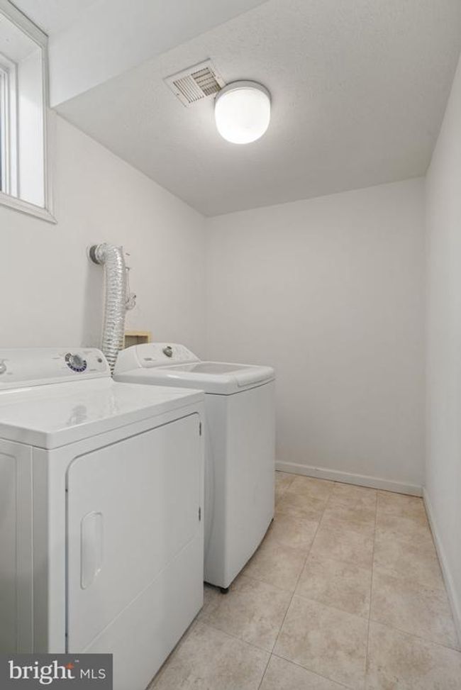 1537 Cedar Ave, Townhouse with 4 bedrooms, 5 bathrooms and null parking in MCLEAN VA | Image 47