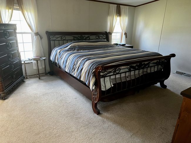 Features an en-suite with adjoining space! The Primary suite has a walk-in closet, separate shower, garden tub and is flooded with natural sunlight from your skylight! | Image 18