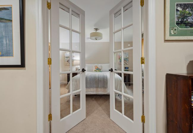 Front Entry | Image 17