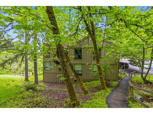 417 Stonewood Dr, Eugene, OR, 97405-3559 | Card Image