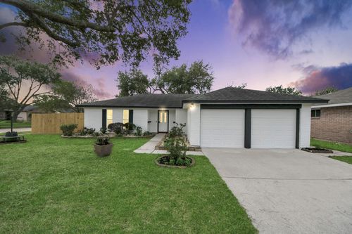 16222 Forest Bend Ave, Friendswood, TX, 77546-3212 | Card Image