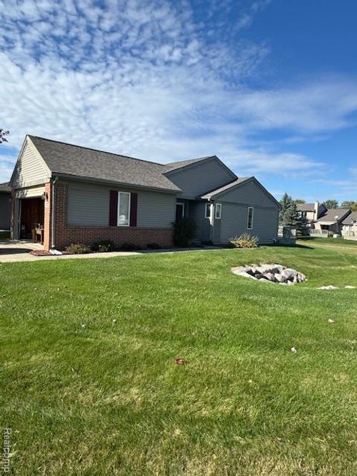 80-4313 Eagle Ln, Burton, MI, 48519-1490 | Card Image