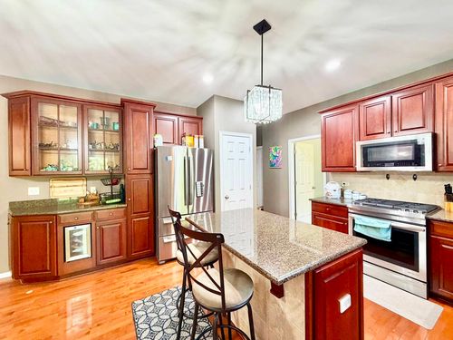 37061 N Bonnie Brae Rd, Lake Villa, IL, 60046-6769 | Card Image