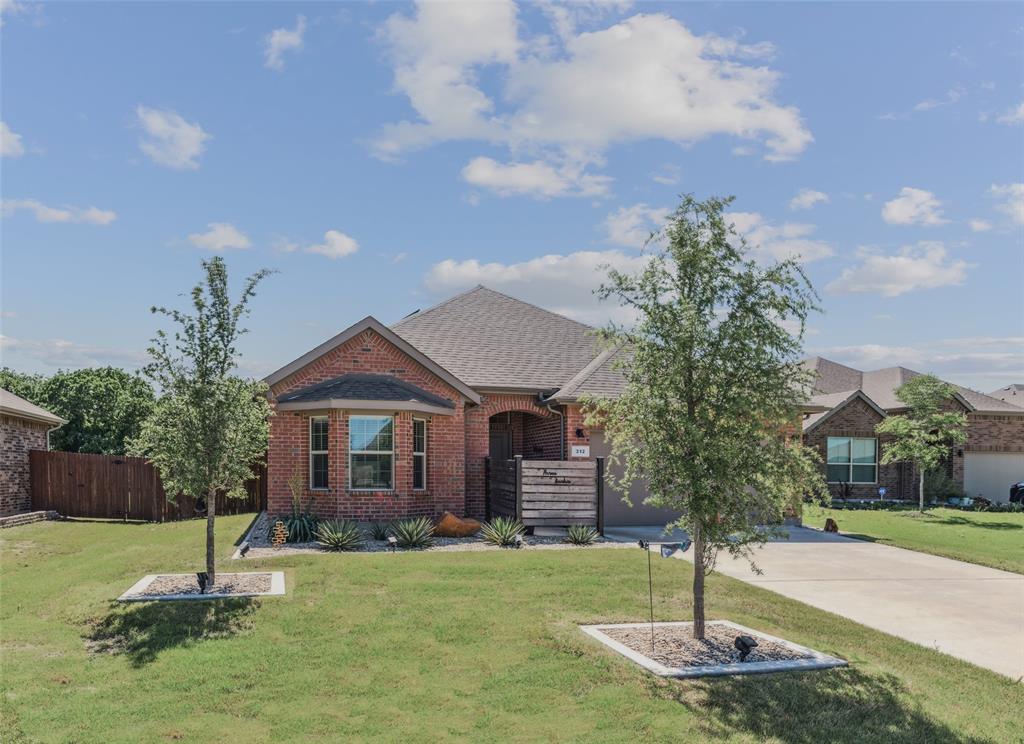 Smart Strike Ct, Granbury, TX 76049