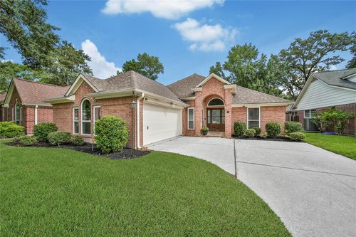 34 Dover Dr, Conroe, TX, 77304-2748 | Card Image
