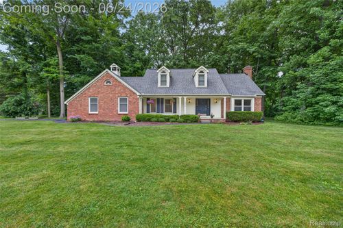 7556 Olde Sturbridge Trl, Clarkston, MI, 48348-4610 | Card Image