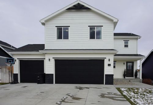 5250 River Crossing Ave, Mills, WY, 82644-5138 | Card Image