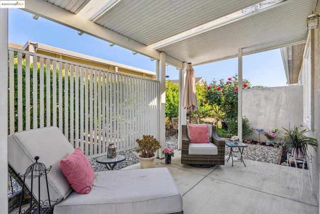 664 Prince Albert Way, Home with 2 bedrooms, 2 bathrooms and 1 parking in Brentwood CA | Image 40