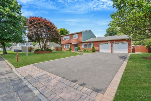 86 Rustic Ave, Medford, NY, 11763-4447 | Card Image
