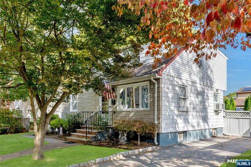 69 River Rd, New Milford, NJ, 07646-1621 | Card Image