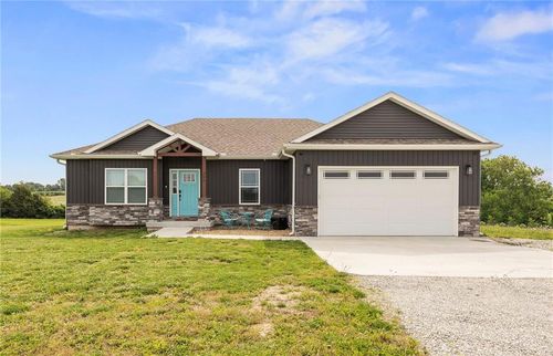 305 Sw 11th Rd, Warrensburg, MO, 64093-8408 | Card Image