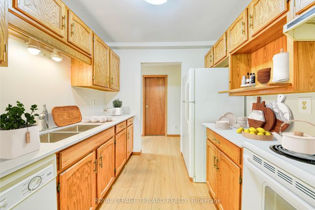 206 - 4 Albert St, Condo with 2 bedrooms, 2 bathrooms and 1 parking in Cambridge ON | Image 5