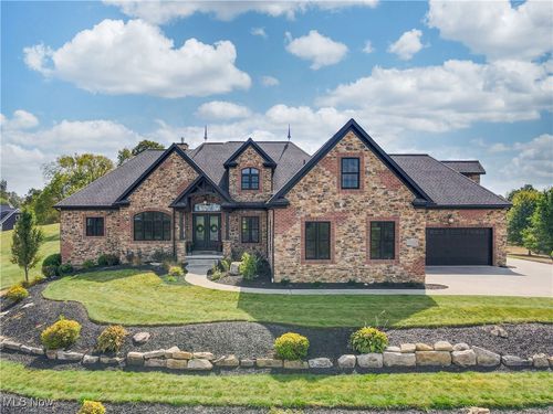 2574 Kim St Ne, Hartville, OH, 44632-8639 | Card Image