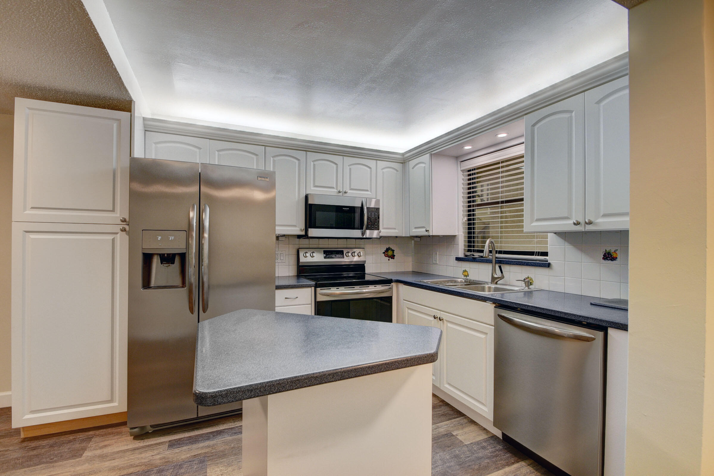 Residential Lease in Lantana 3