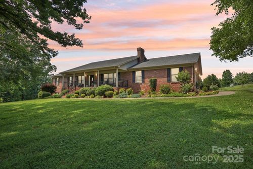 3381 Elaine Ave, Lincolnton, NC, 28092-7512 | Card Image