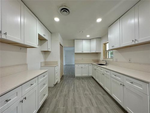 0-912 Ne 9th Ct, Pompano Beach, FL, 33060-5716 | Card Image