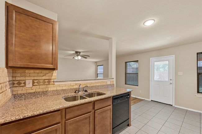 10325 Fossil Valley Dr, House other with 4 bedrooms, 3 bathrooms and null parking in Fort Worth TX | Image 12
