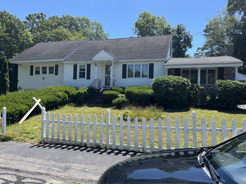 Oak Ter, Dracut, MA 01826