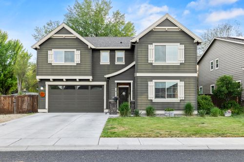 3718 Birddog Dr, Klamath Falls, OR, 97603-8094 | Card Image
