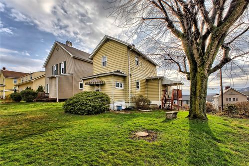 229 S Fifth, Youngwood, PA, 15697 | Card Image