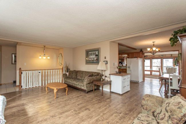 4302 Grandview Boulevard, Home with 5 bedrooms, 2 bathrooms and 4 parking in Red Deer AB | Image 4