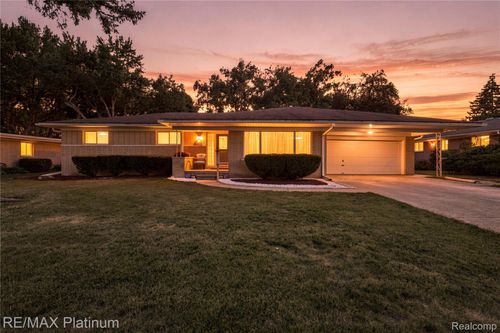 32029 Desmond Dr, Warren, MI, 48093-1173 | Card Image
