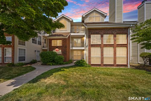 42-42 Carriage Crossing Ln, Middletown, CT, 06457-5828 | Card Image