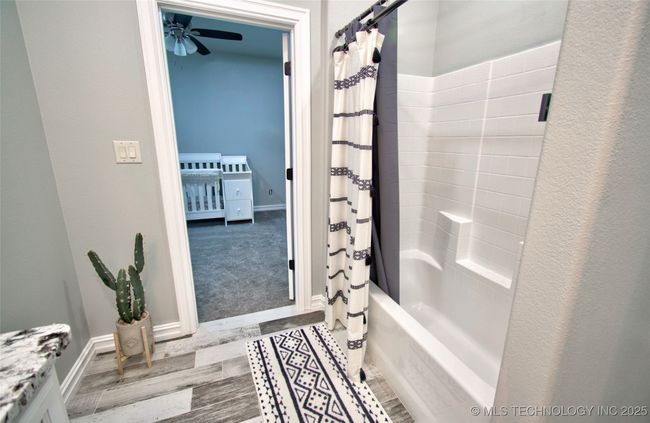 Jack and Jill bath | Image 30