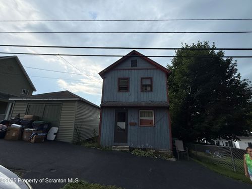 806 Pine St, Mayfield, PA, 18433-2134 | Card Image