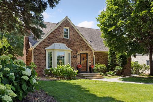 1804 Pinehurst Ave, Saint Paul, MN, 55116-2117 | Card Image