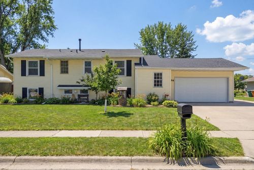 196 150th St W, Apple Valley, MN, 55124-8913 | Card Image