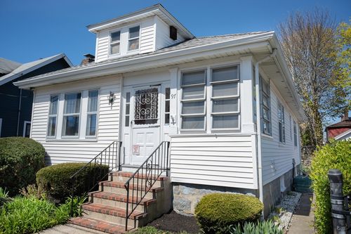 97 Cliff St, Quincy, MA, 02169-1421 | Card Image