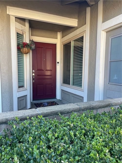 860 Tangerine St, Corona, CA, 92879-3056 | Card Image