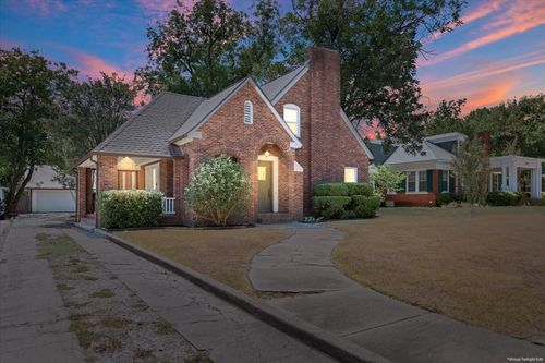 2122 Colcord Ave, Waco, TX, 76707-2740 | Card Image