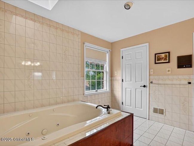 3077 New Williamsburg Dr, House other with 4 bedrooms, 4 bathrooms and 6 parking in Schenectady NY | Image 34
