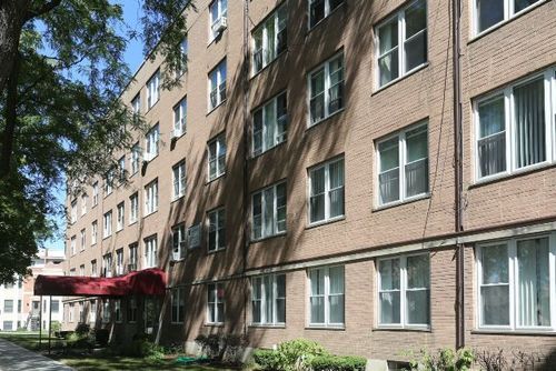 apt-305-7333 N Ridge Blvd, Chicago, IL, 60645-7001 | Card Image
