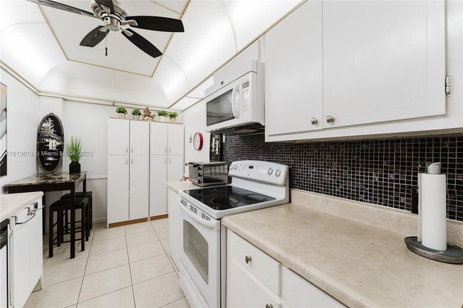 APT-505 - 4330 Hillcrest Dr, Condo with 1 bedrooms, 2 bathrooms and null parking in Hollywood FL | Image 7