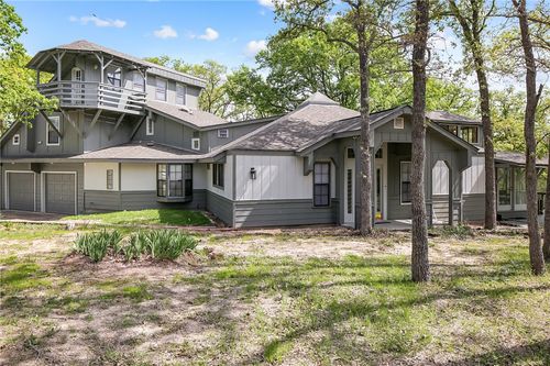 8010 Perry Ln, College Station, TX, 77845-8077 | Card Image