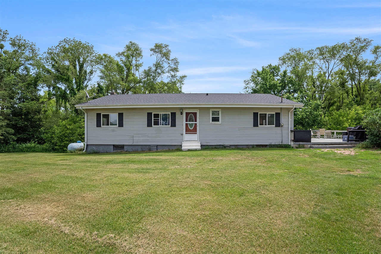 Burtch Rd, Grass Lake, MI 49240
