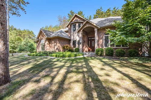 3523 Bluewater Pines Dr Ne, Grand Rapids, MI, 49525-9532 | Card Image