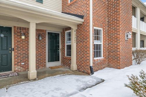 99-4127 Kirkway Ct, Howell, MI, 48843-5510 | Card Image