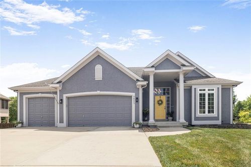 9013 N Kansas Ct, Kansas City, MO, 64156-6303 | Card Image