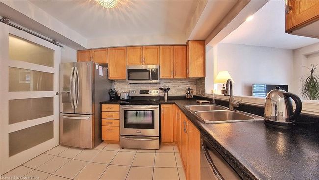 9 - 174 Highbury Dr, Townhouse with 3 bedrooms, 2 bathrooms and 2 parking in Stoney Creek ON | Image 6