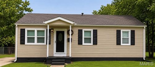 209 Marlowe St, Fredericktown, MO, 63645-1525 | Card Image