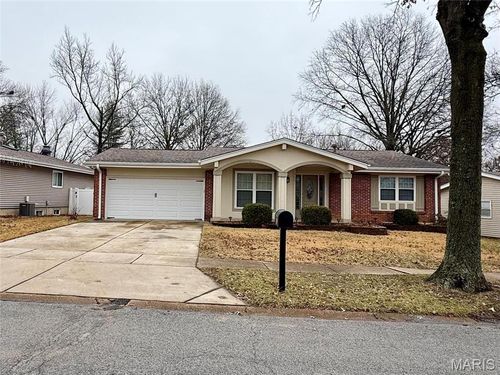 352 Turfwood Dr, Ballwin, MO, 63021-6257 | Card Image