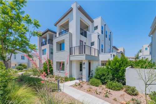 702 Benchmark, Irvine, CA, 92618-1313 | Card Image