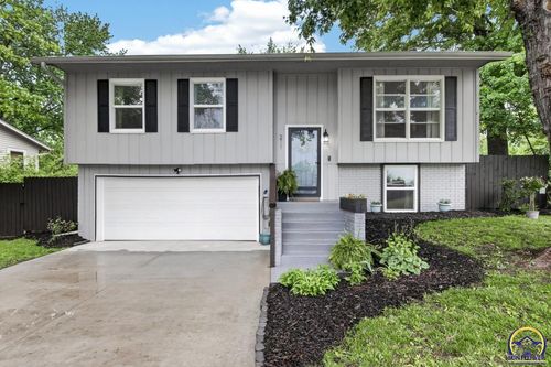 211 W 4th St, Auburn, KS, 66402-9662 | Card Image