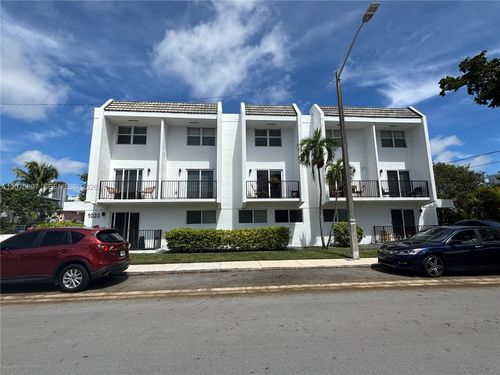 6-1025 Sw 6th Ave, Miami, FL, 33130-3831 | Card Image
