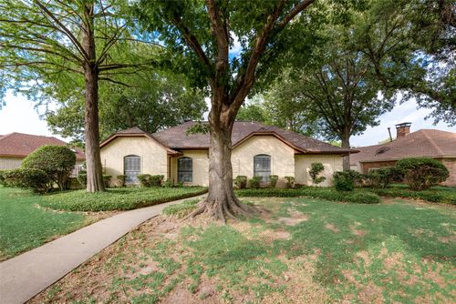2105 Pleasant Dr, Ennis, TX, 75119-2143 | Card Image