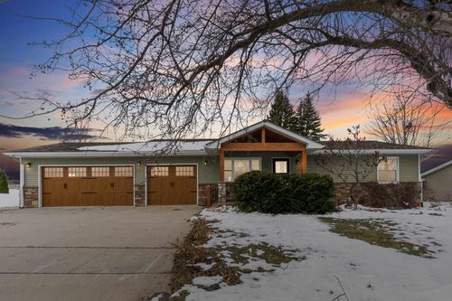 201 8th St, Grundy Center, IA, 50638-1342 | Card Image